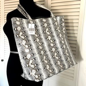 Saks Fifth Avenue Large Tote - one size - NEW
